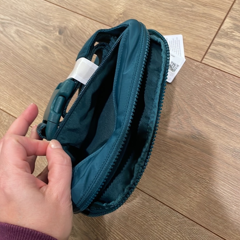 💖Lululemon/ Large everywhere belt bag. - Picture 3 of 4